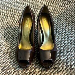 Kenneth Cole Reaction dark brown peep toe pumps size 9.5